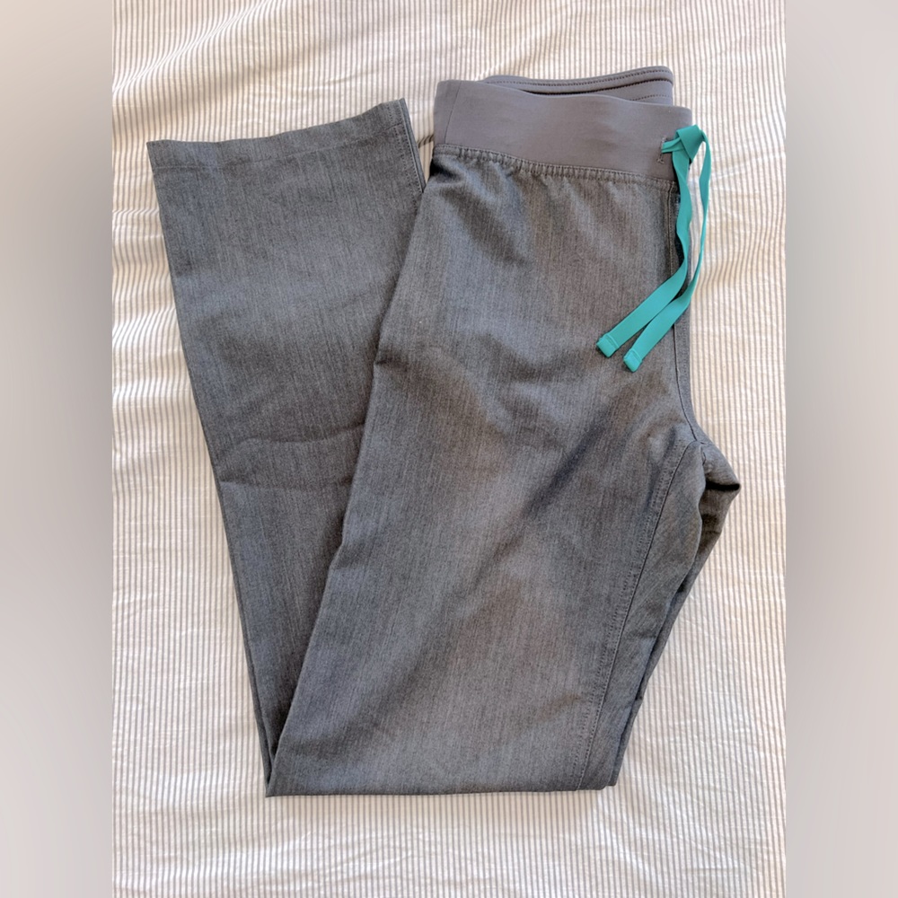 Figs Livingston scrub pants XS Tall in Graphite